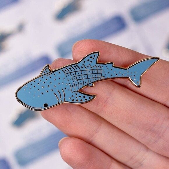 Whale Shark Enamel Pin - Gold Plated Ocean Jewelry‎ - Sea Life Brooch - Picture 3 of 3